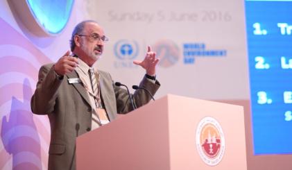 Dr. Brad Tyndall speaking at the World Environment Day in Saudi Arabia 2016